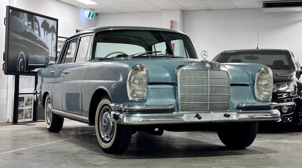 1965 Mercedes-Benz 220S Fintail